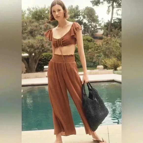 Anthropologie Daily Practice Crop Top Size Medium EUC - Picture 1 of 6